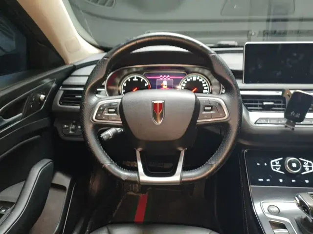 Hongqi H5 — Фото автомобиля 11