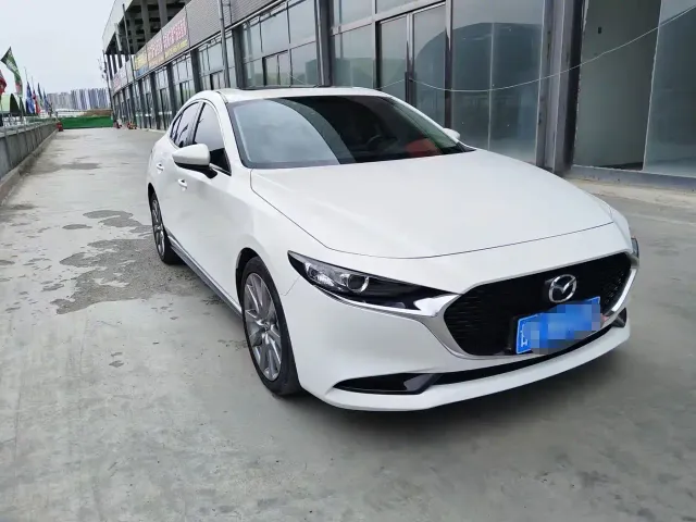 Mazda Axela — Фото автомобиля 3