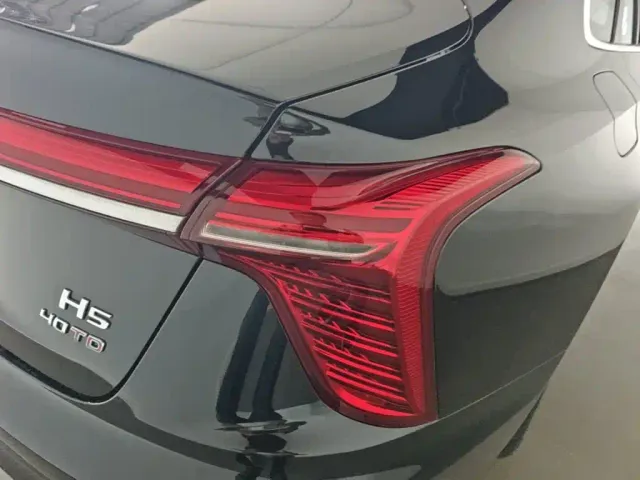 Hongqi H5 — Фото автомобиля 7