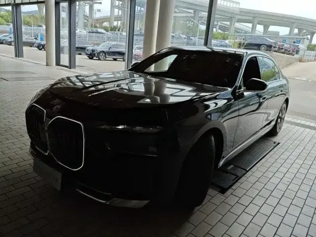 Фотография автомобиля — BMW 7 Series