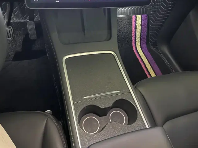 Tesla Model Y — Фото автомобиля 28