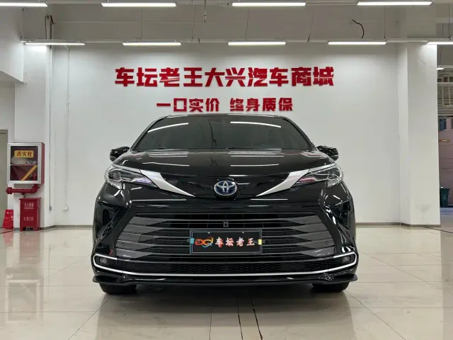 Toyota Sienna — Фото автомобиля 2