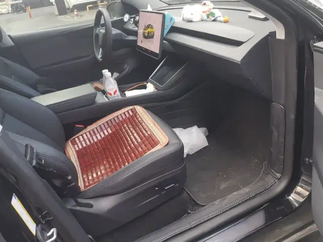 Tesla Model Y — Фото автомобиля 7