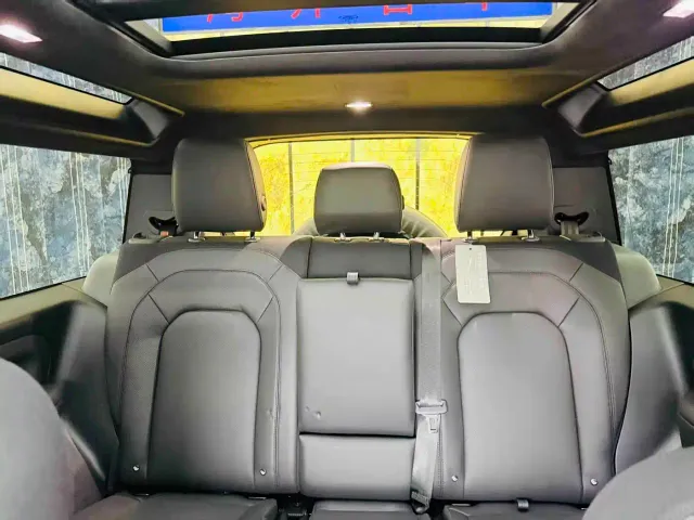 Land Rover Land Rover Defender 2025 90 3.0T P400 X-Dynamic HSE — Фото автомобиля 10