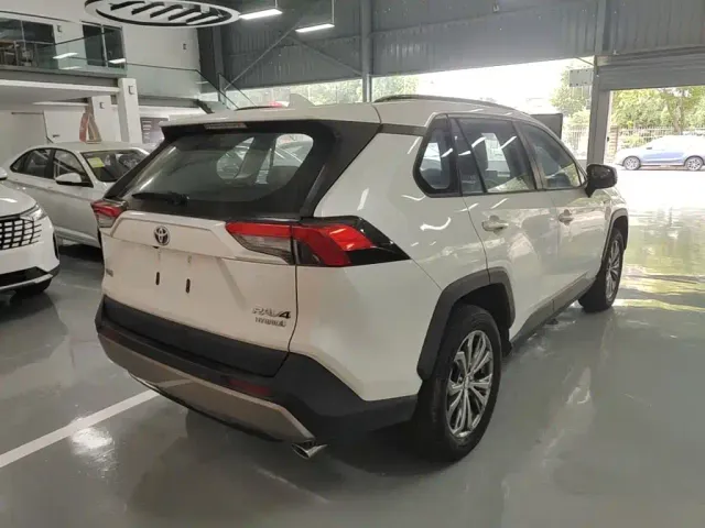 Toyota RAV4 — Фото автомобиля 6