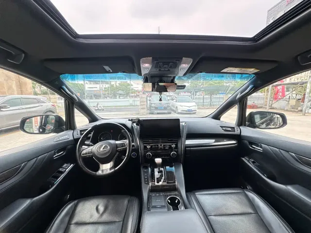 Lexus LM — Фото автомобиля 9