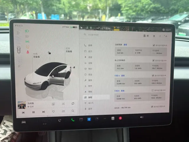 Tesla Model 3 — Фото автомобиля 6