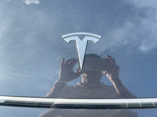 Tesla Model Y — Фото автомобиля 4