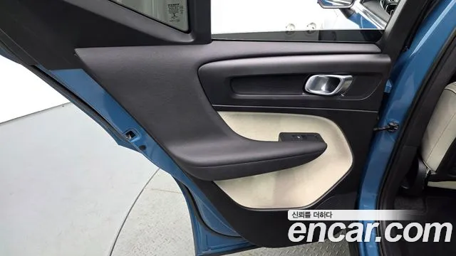 Вольво XC40 B4 Ultimate Bright — Фото автомобиля 19