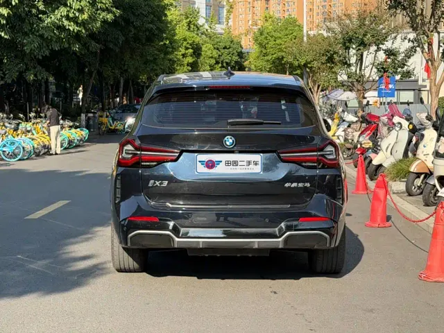 BMW iX3 — Фото автомобиля 5
