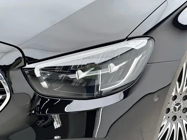 Mercedes-Benz E-Class — Фото автомобиля 17