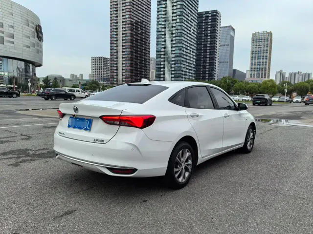 Buick Verano — Фото автомобиля 4