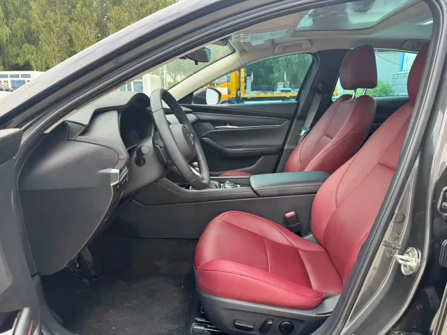Mazda Axela — Фото автомобиля 14