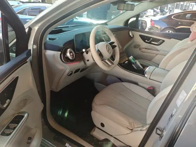 Mercedes-Benz EQE SUV — Фото автомобиля 3