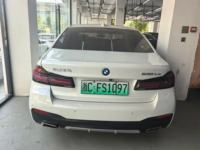 BMW 5 Series — Фото автомобиля 11