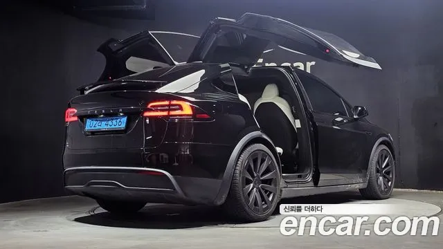 Tesla Model X — Фото автомобиля 2