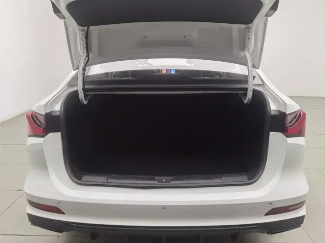 Roewe i5 — Фото автомобиля 16