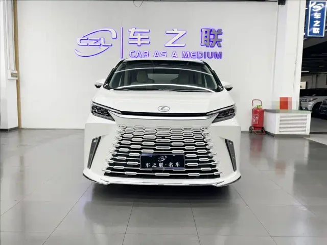 Lexus LM — Фото автомобиля 2