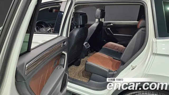 Volkswagen Tiguan — Фото автомобиля 12