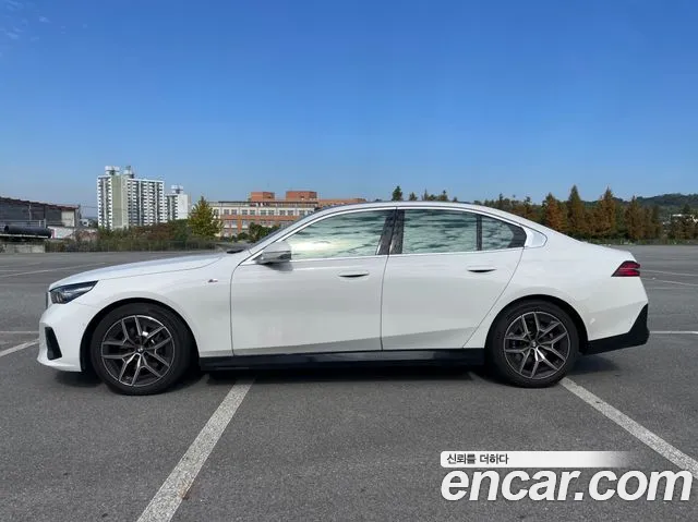 BMW 5 Series — Фото автомобиля 3