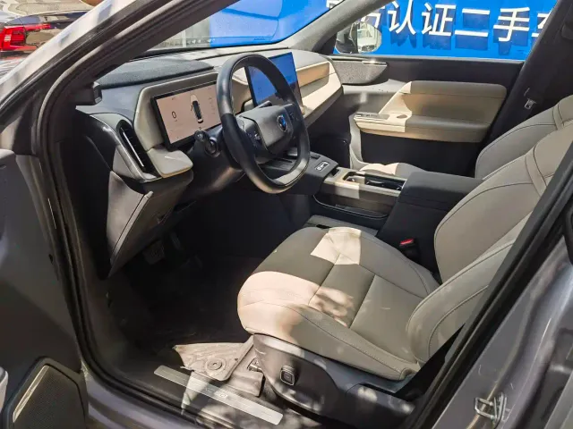 Volvo XC70 Plug-in Hybrid — Фото автомобиля 9