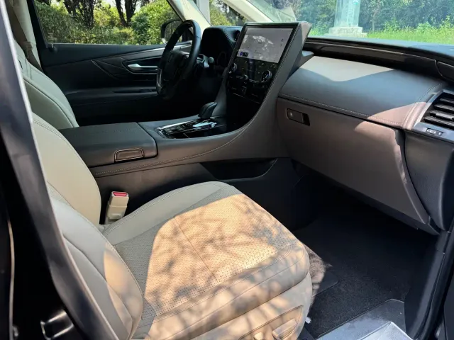 Toyota Vellfire — Фото автомобиля 16