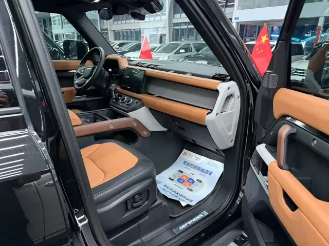 Land Rover Defender — Фото автомобиля 6