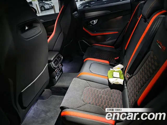 Lamborghini Urus — Фото автомобиля 12