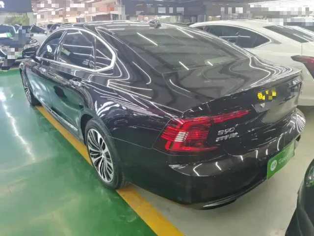 Volvo S90 — Фото автомобиля 4
