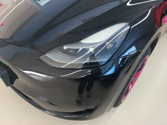 Tesla Model Y — Фото автомобиля 23