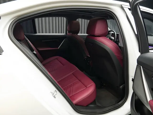 BMW 5 Series — Фото автомобиля 17