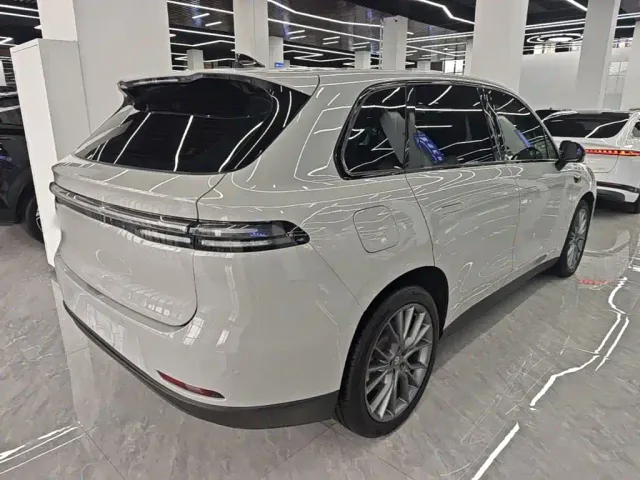 Leapmotor C10 — Фото автомобиля 6