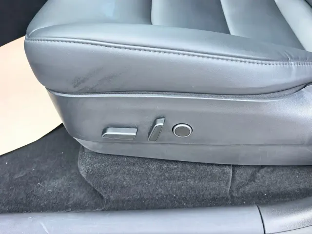 Tesla Model Y — Фото автомобиля 6