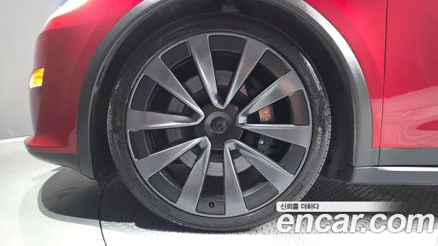 Tesla Model X — Фото автомобиля 5