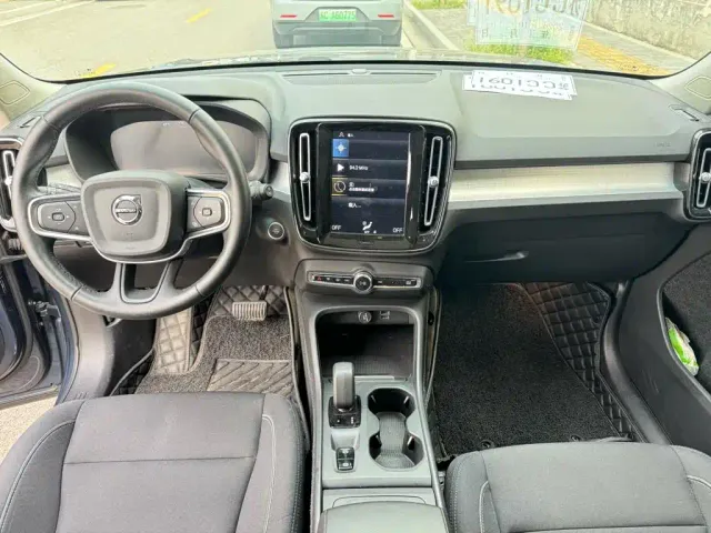 Volvo Volvo XC40 2022 Model T4 AWD Smart Drive Fashion Edition — Фото автомобиля 4