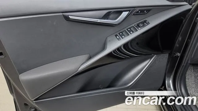 Kia Niro — Фото автомобиля 13