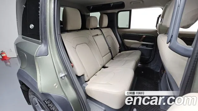 Land Rover Defender — Фото автомобиля 9