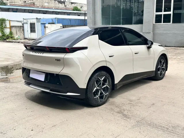 Lynk & Co Z20 — Фото автомобиля 9