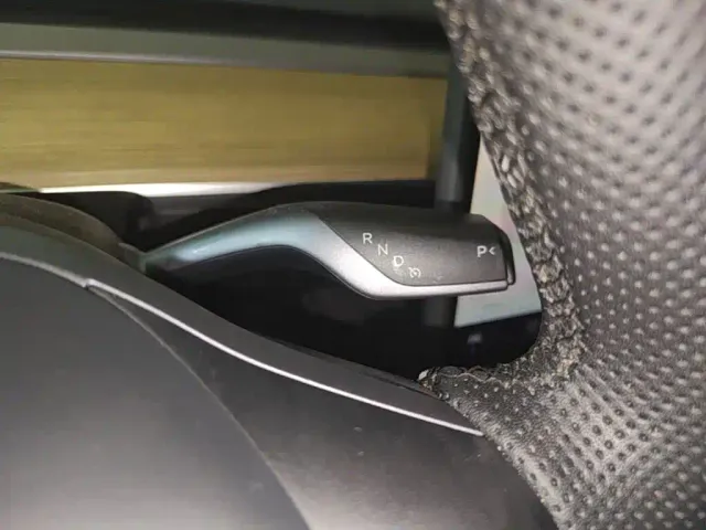 Tesla Model Y — Фото автомобиля 9