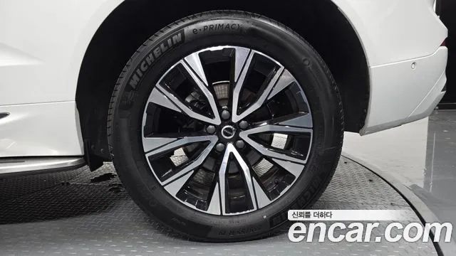 Вольво XC60 — Фото автомобиля 20