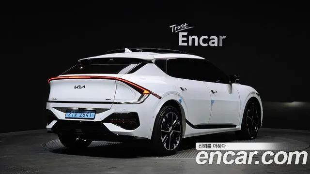 Kia EV6 — Фото автомобиля 2