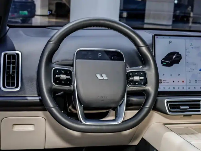 Li Auto L8 — Фото автомобиля 22