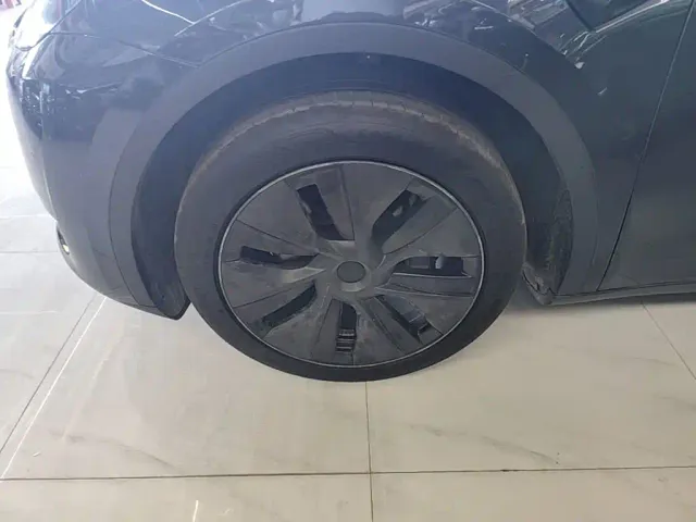 Tesla Model Y — Фото автомобиля 22