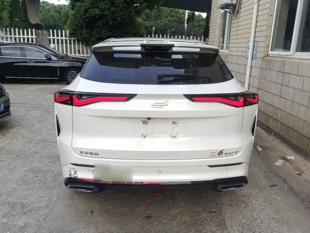 Changan Z6 — Фото автомобиля 5