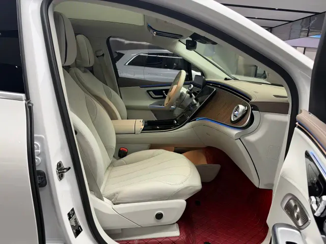 Mercedes-Benz EQE SUV — Фото автомобиля 8