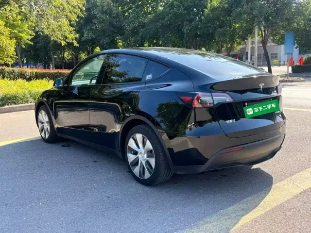 Tesla Model Y — Фото автомобиля 4