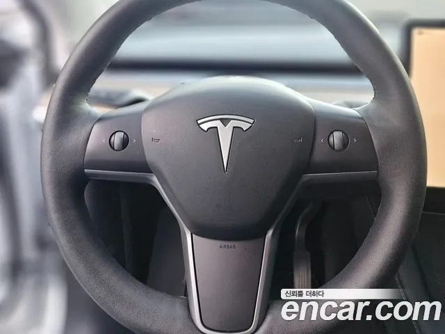 Tesla Model Y — Фото автомобиля 8