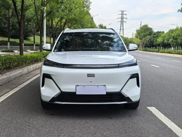 Geely Galaxy Starship 7 EM-i — Фото автомобиля 2