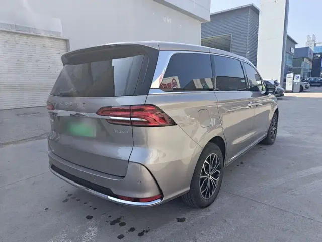 Roewe iMAX8 — Фото автомобиля 6