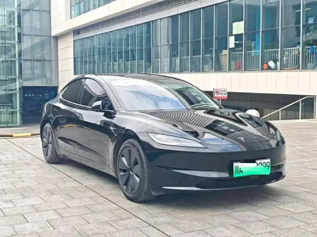 Tesla Model 3 — Фото автомобиля 3